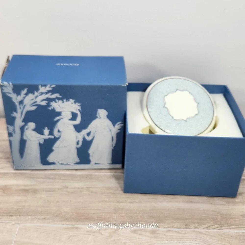 Vintage Wedgwood Venice Bone China Powder Box Vanity Trinket Dish With Box